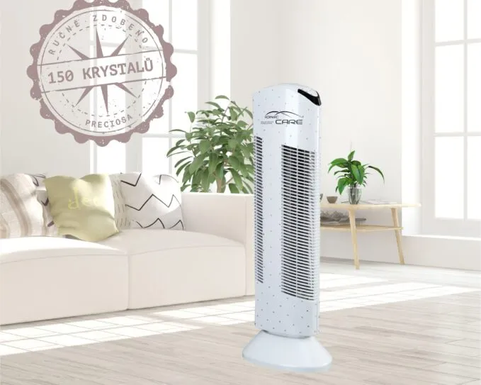Čistička vzduchu Ionic-CARE perleťově bílá s krystaly Preciosa v interiéru se štítkem