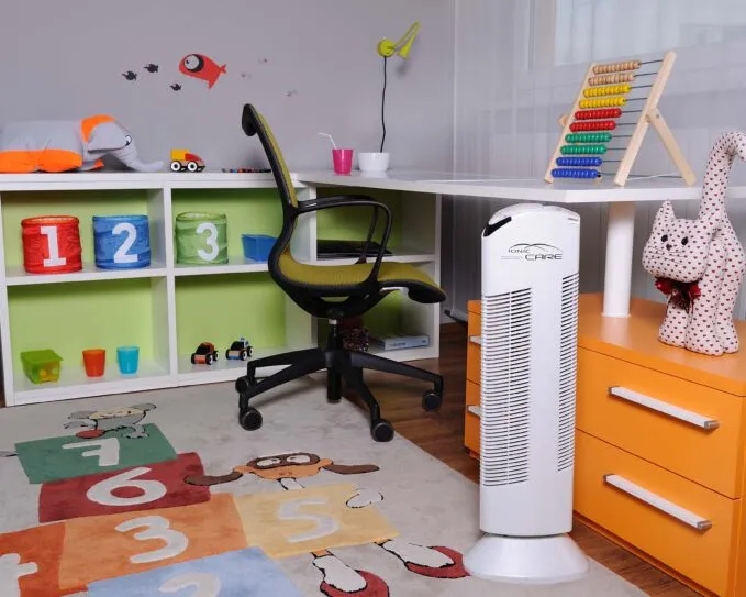 Čistička vzduchu Ionic-CARE v dětském pokoji zařízeném veselými barvami, barva perleťově bílá