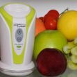 Čistič a osvěžovač lednic Ionic-CARE uvnitř lednice s ovocem a zeleninou